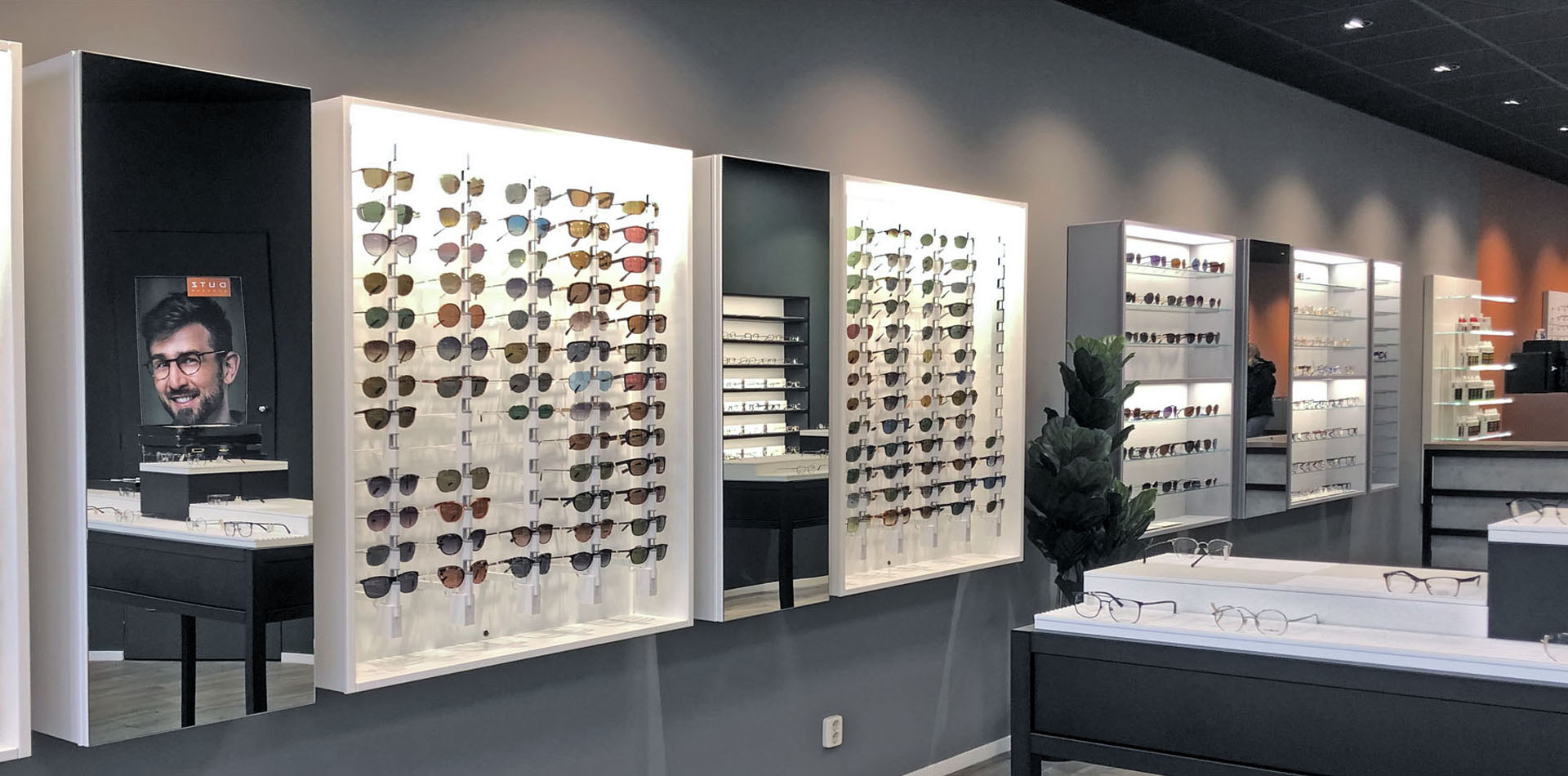 Lockable sunglasses display or locked eyewear cabinet needed